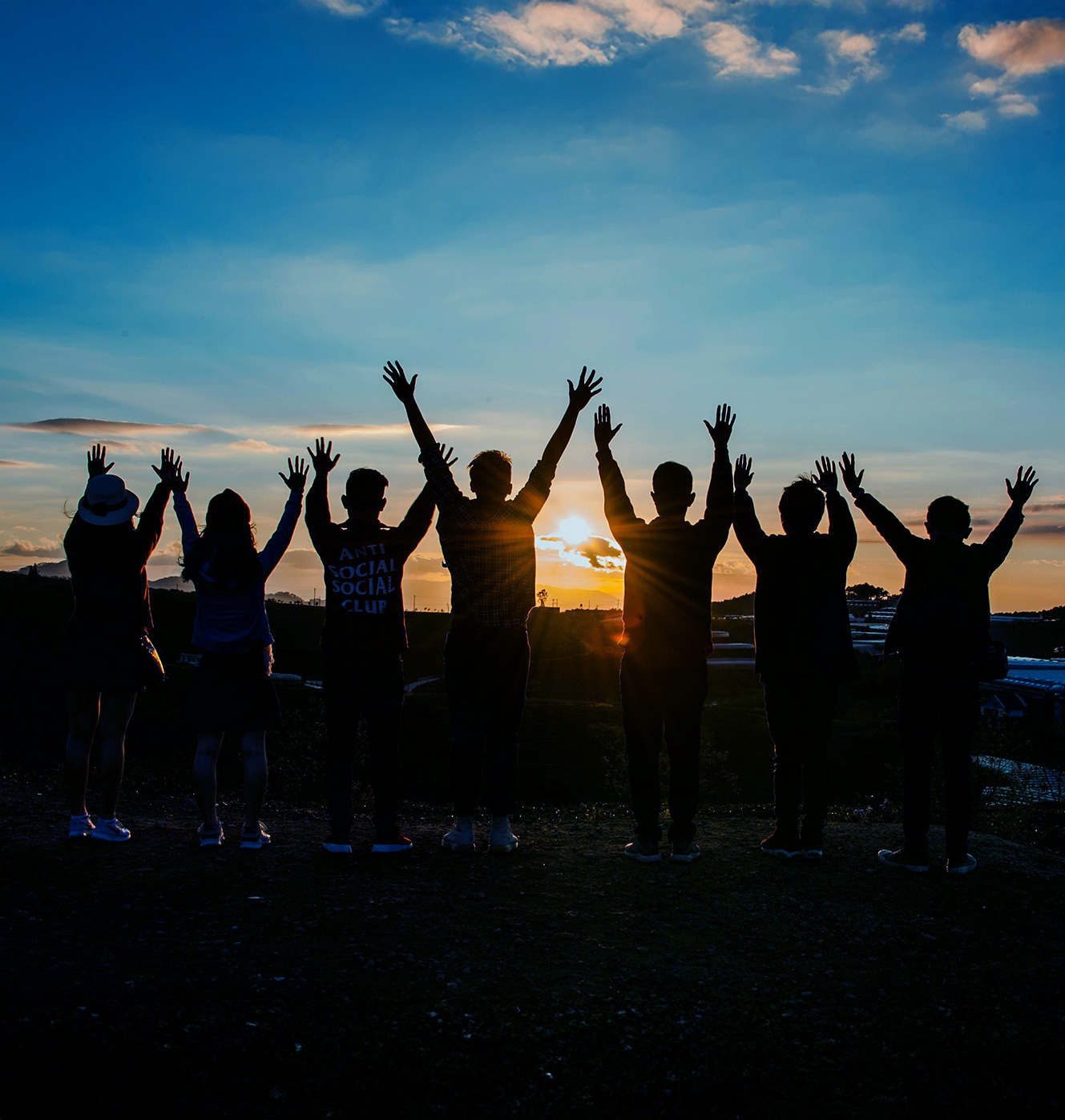 Silhouette einer Gruppe im Sonnenuntergang